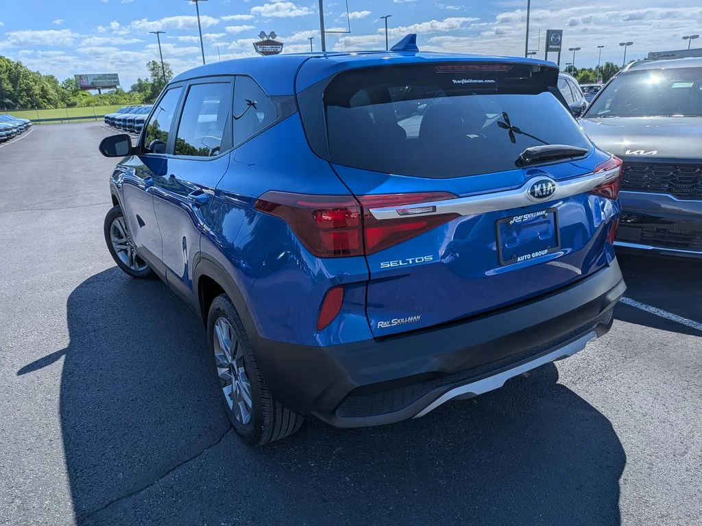 Used 2021 Blue Kia LX image 5