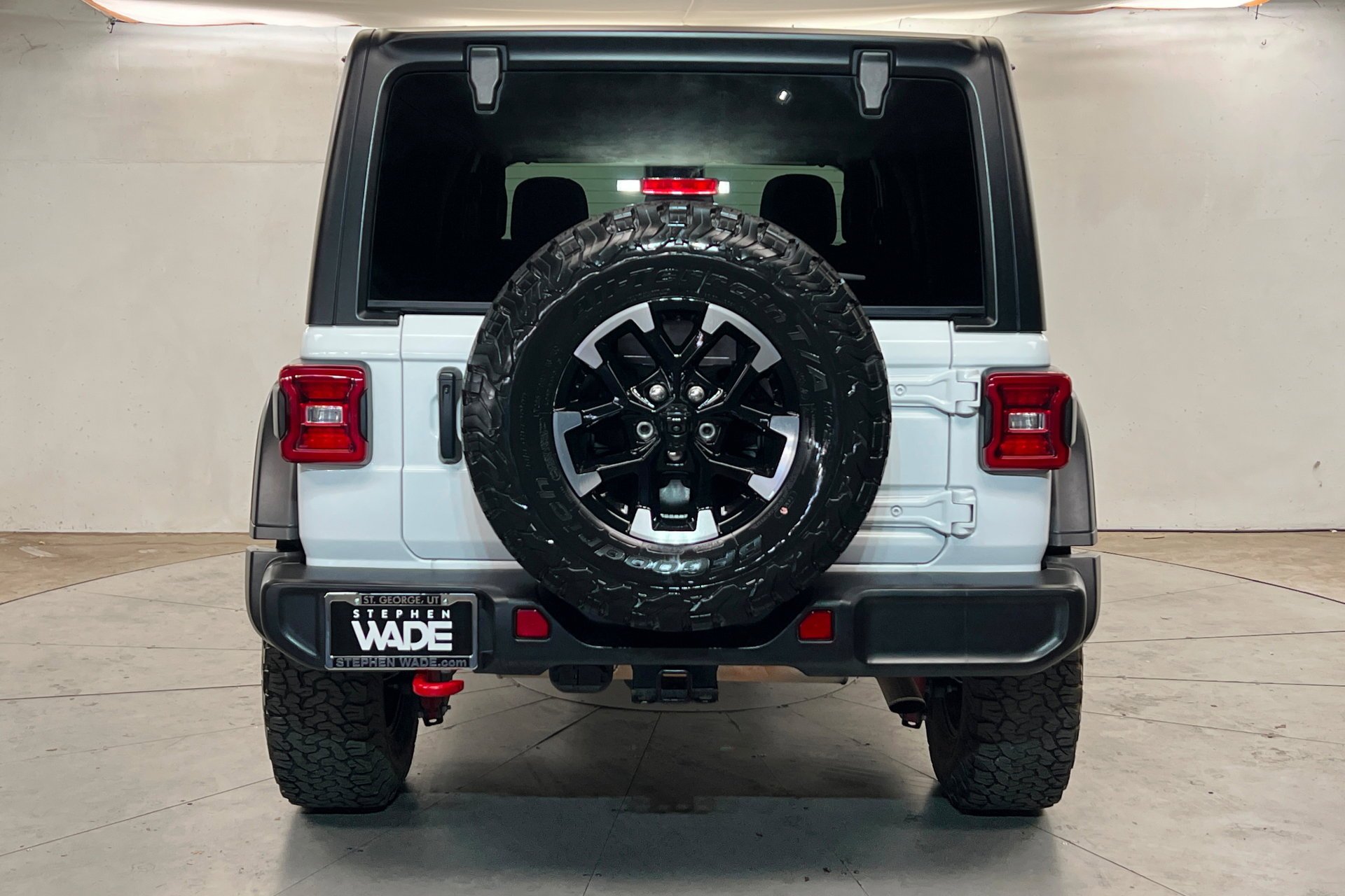 Used 2025 Bright White Clearcoat Jeep Rubicon image 5
