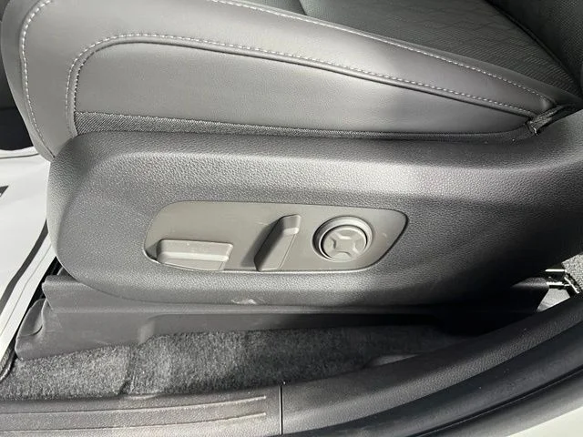 New 2027 White Kia EX image 17