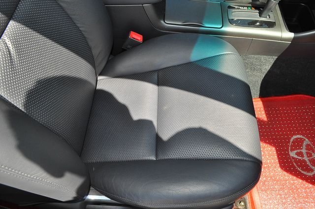 Used 2002 White Toyota SE image 22