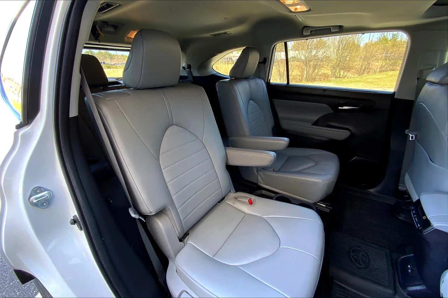 Used 2023 Wind Chill Pearl Toyota XLE image 20