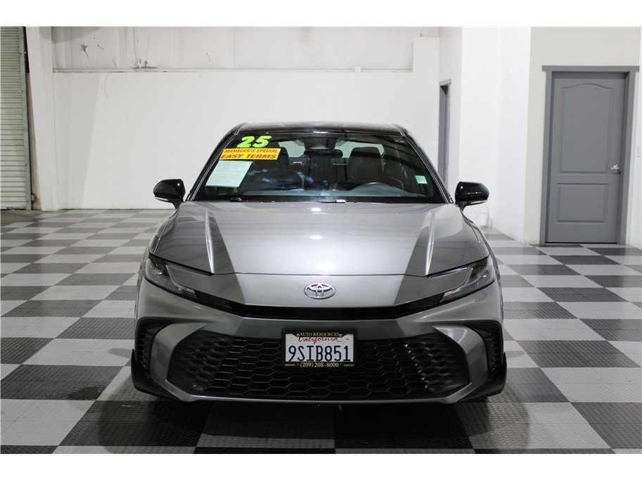 2025 Toyota Camry SE photo 3