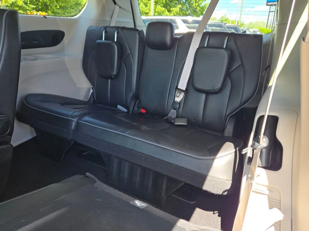 Used 2020 Black Chrysler Limited image 20