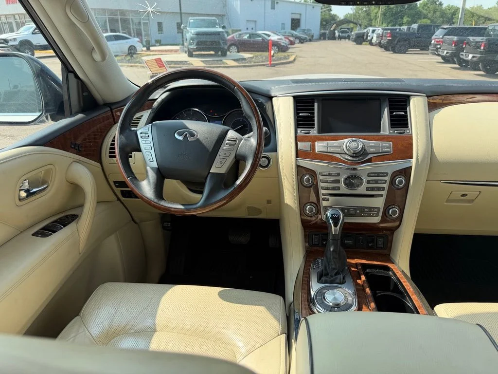 Used 2018 White INFINITI Base image 14