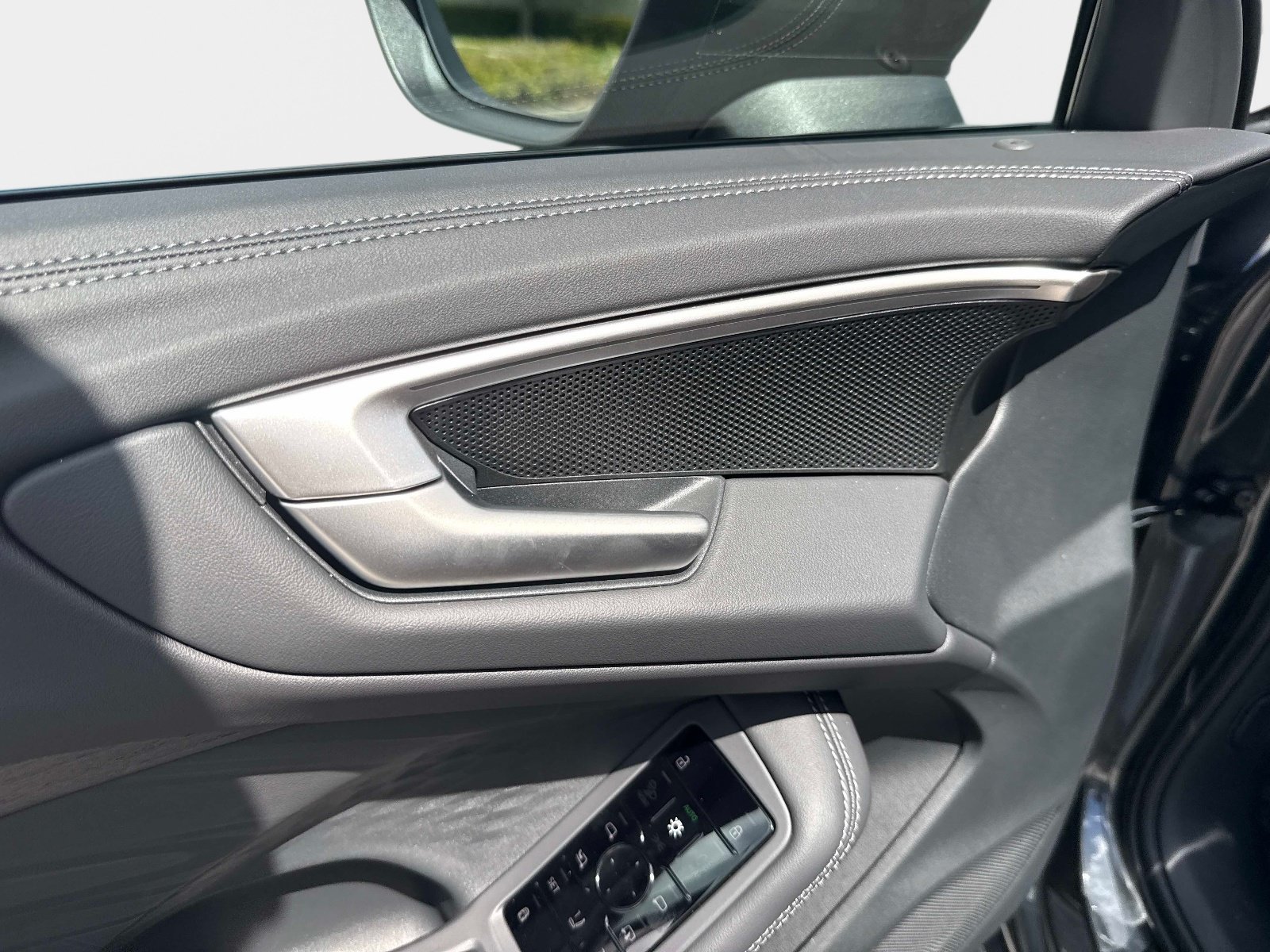 New 2026 Daytona Gray Pearl Effect Audi Premium image 17