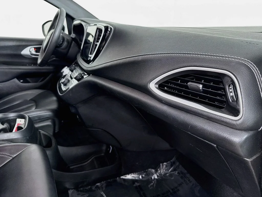 Used 2023 White Chrysler Touring L image 30