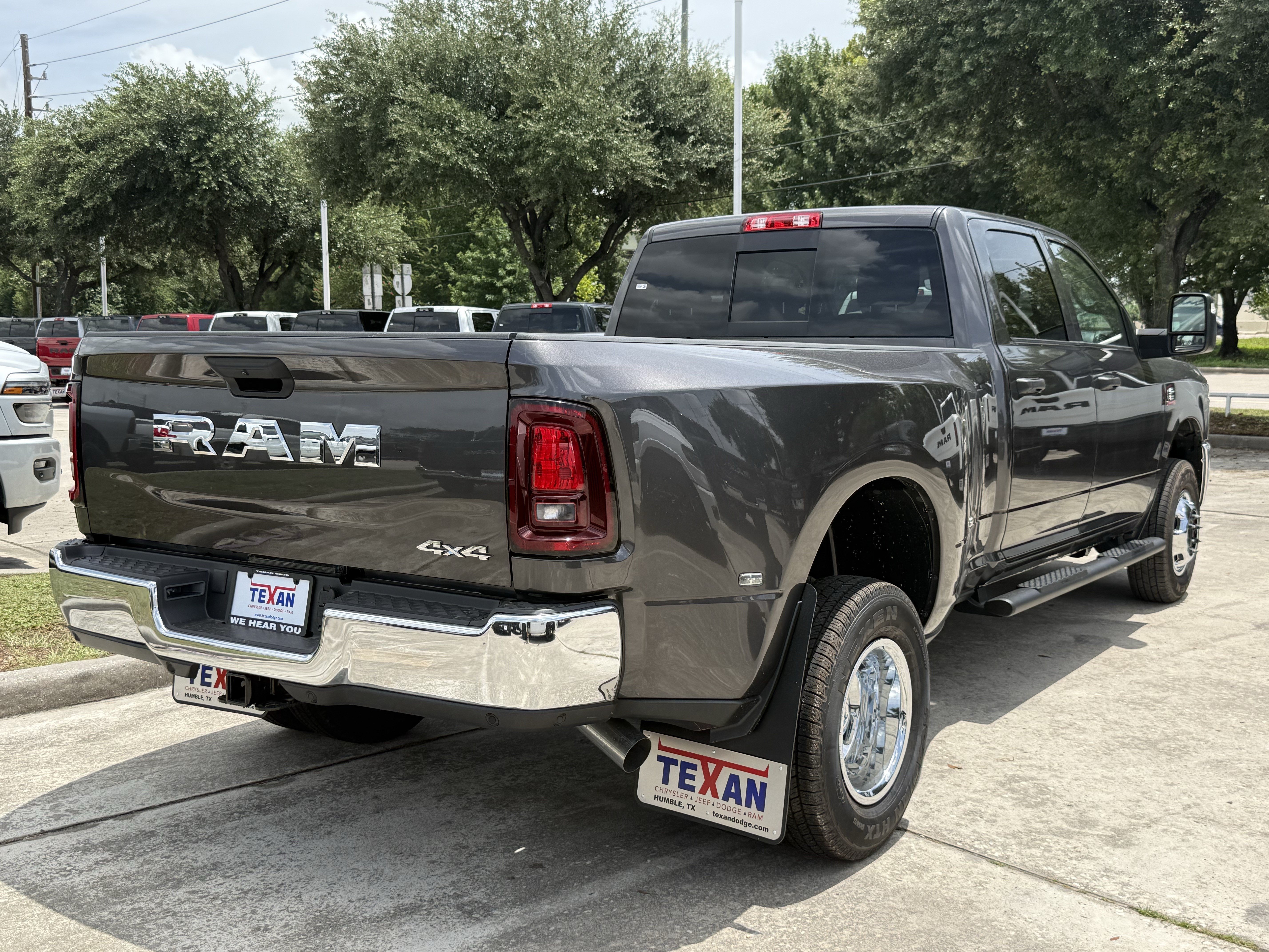 New 2026 Granite Crystal Metallic Clear-Coat Exterior Paint RAM Tradesman image 4