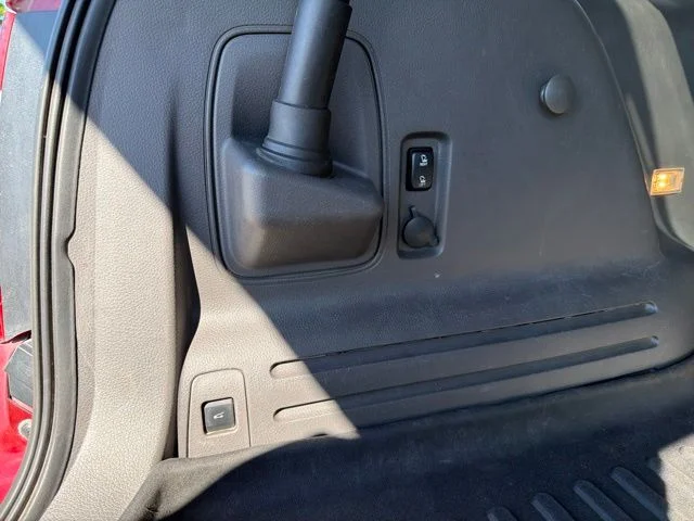 Used 2013 Red Ford Limited image 18