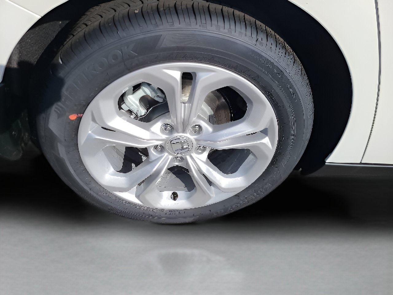 New 2026 Platinum White Pearl Honda LX image 9