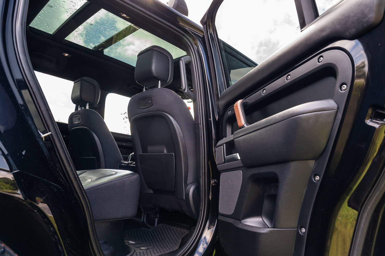 Used 2021  Land Rover X image 24