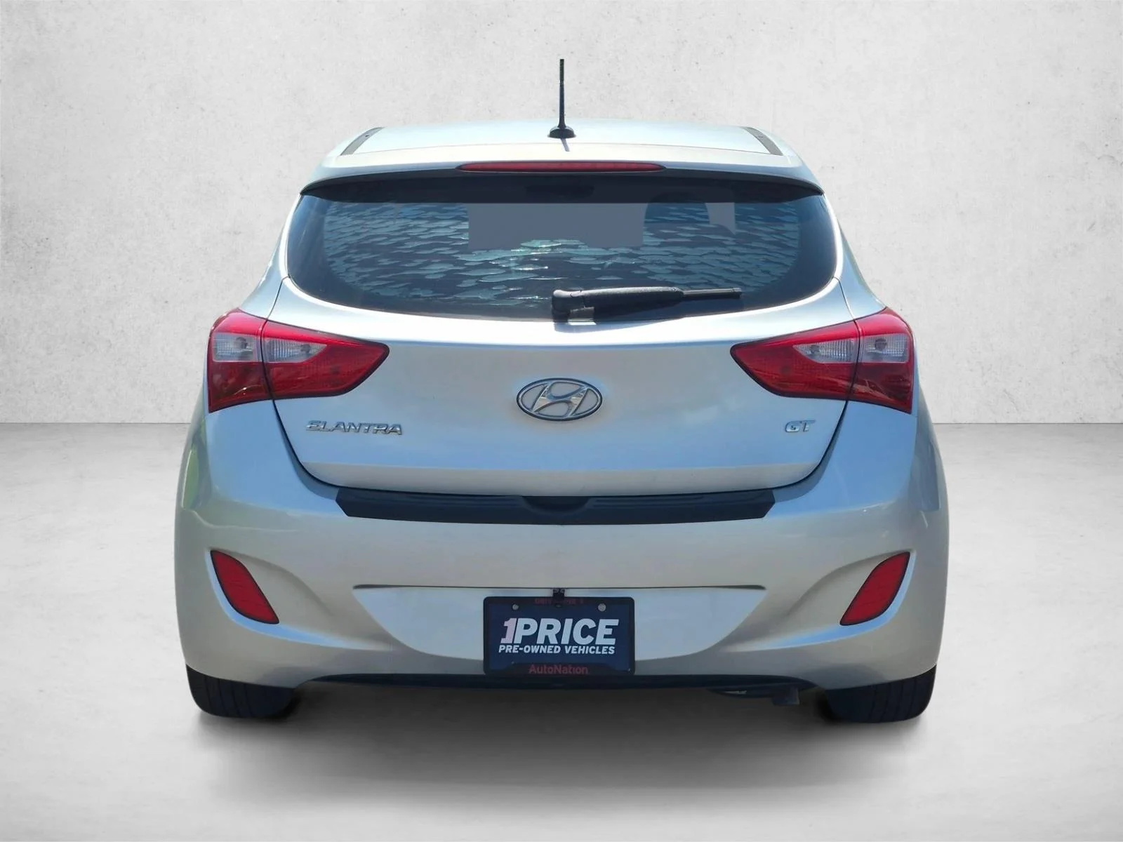 Used 2014 Shimmering Silver Hyundai  image 7