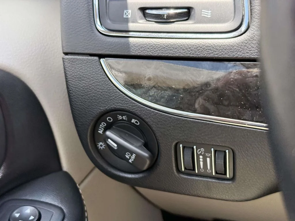 2015 Chrysler Town & Country Touring - Photo 28