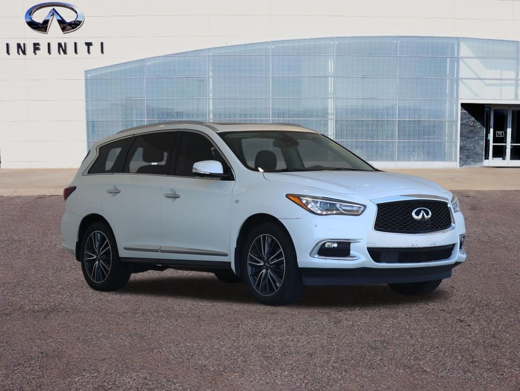 Used 2019 White INFINITI LUXE image 12