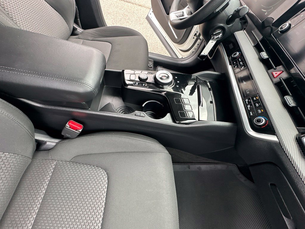 Used 2023 White Kia LX image 36