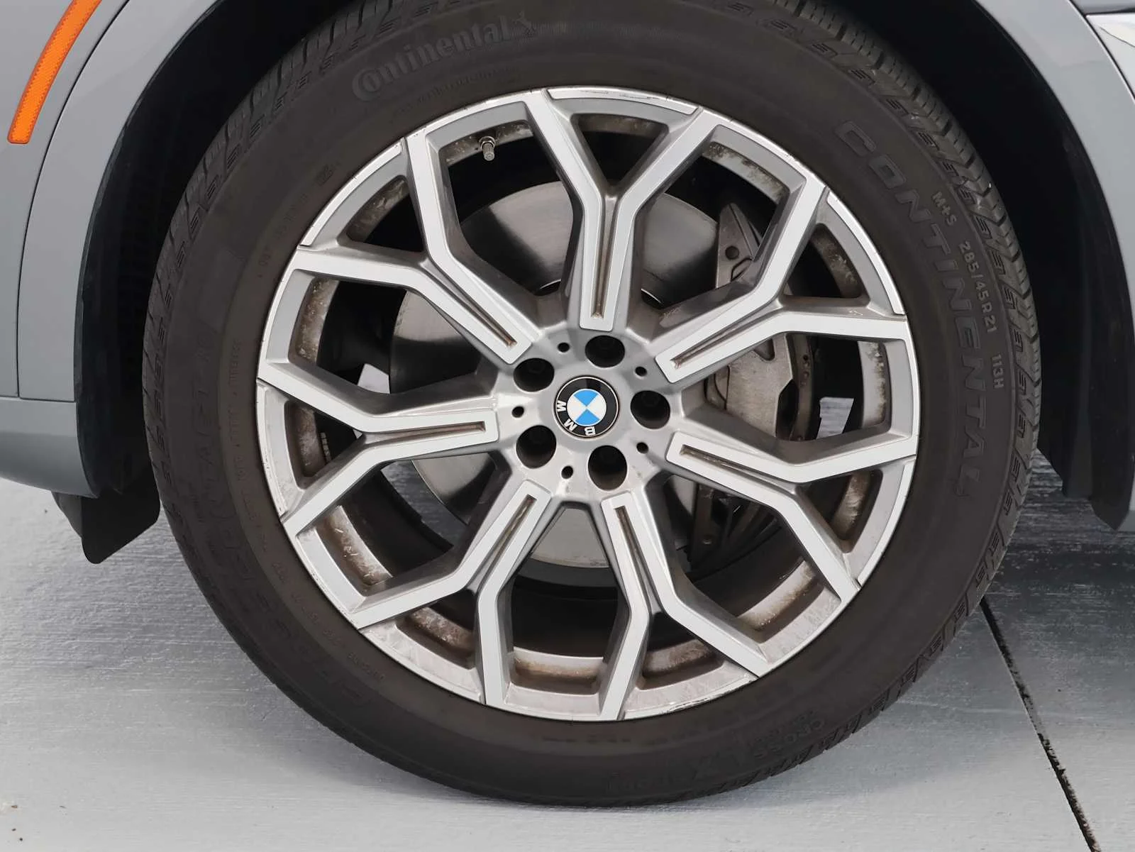 Used 2026 Skyscraper Grey Metallic BMW xDrive40i image 11