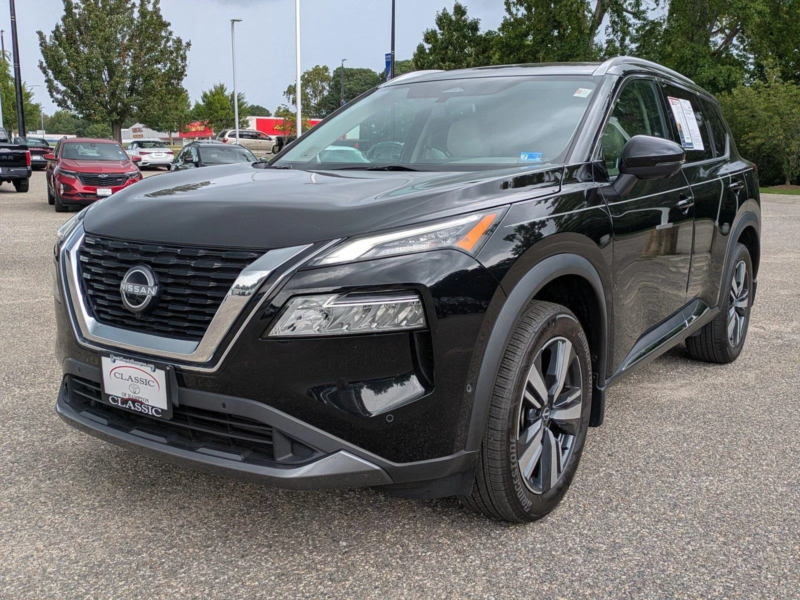 Used 2023 Super Black Nissan SL image 8