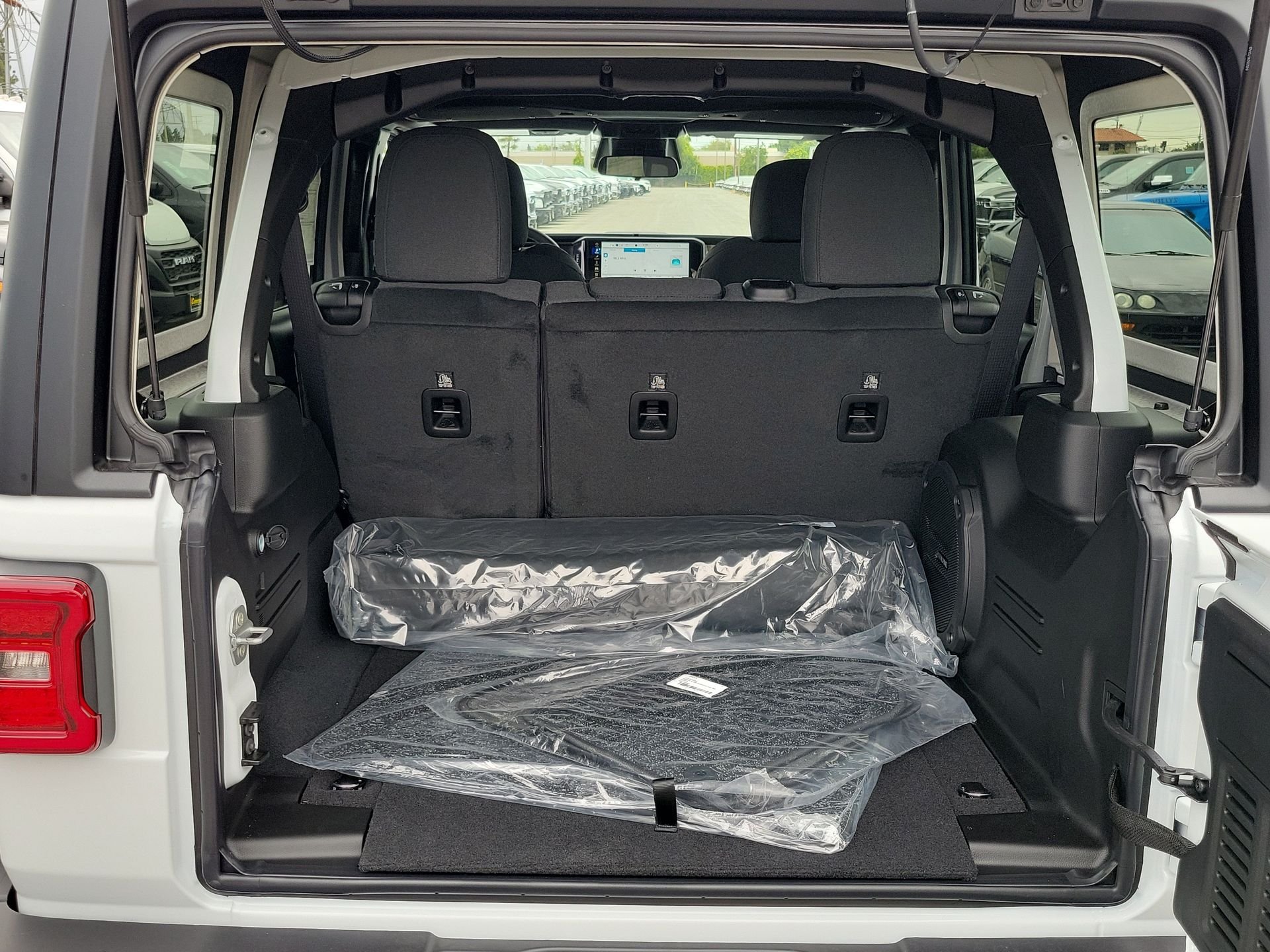 New 2026 Bright White Clear-Coat Exterior Paint Jeep 85th Anniversary Edition image 14
