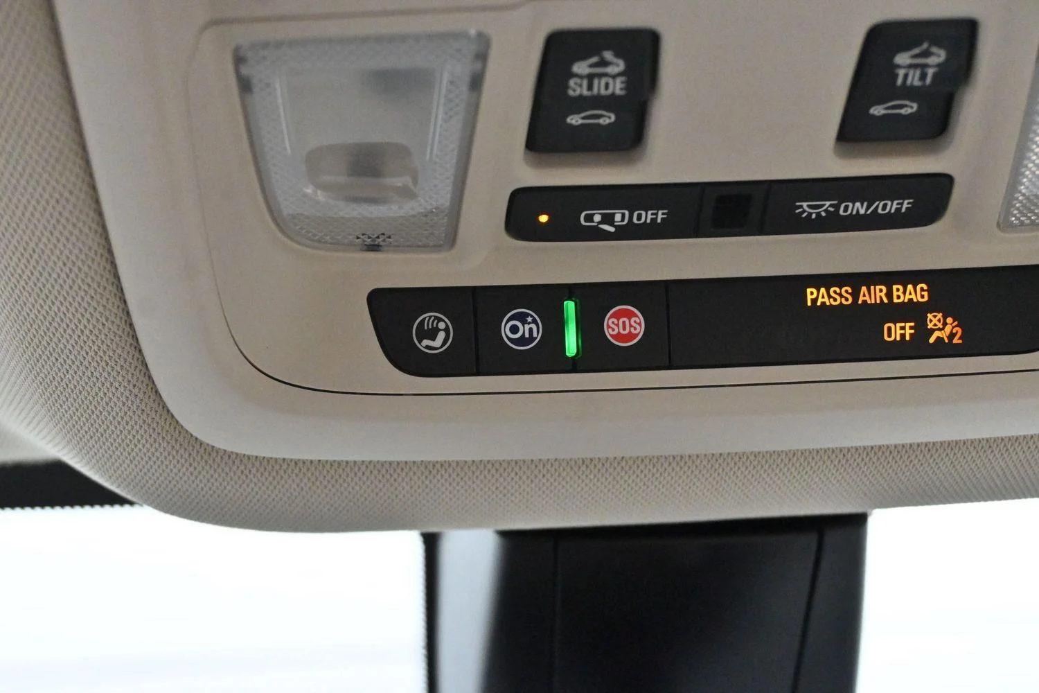 Used 2023 White Frost Tricoat GMC Denali image 28
