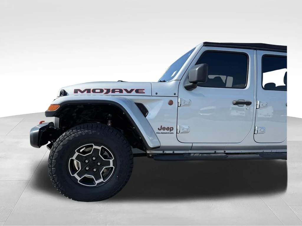 Used 2022 Silver Jeep Mojave image 24