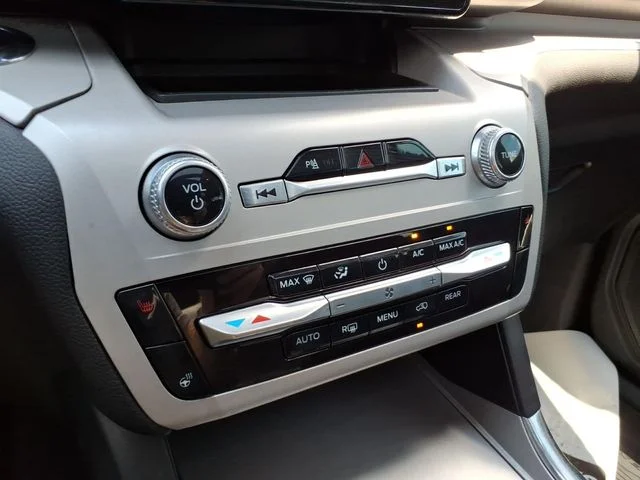 Used 2023 White Ford XLT image 33