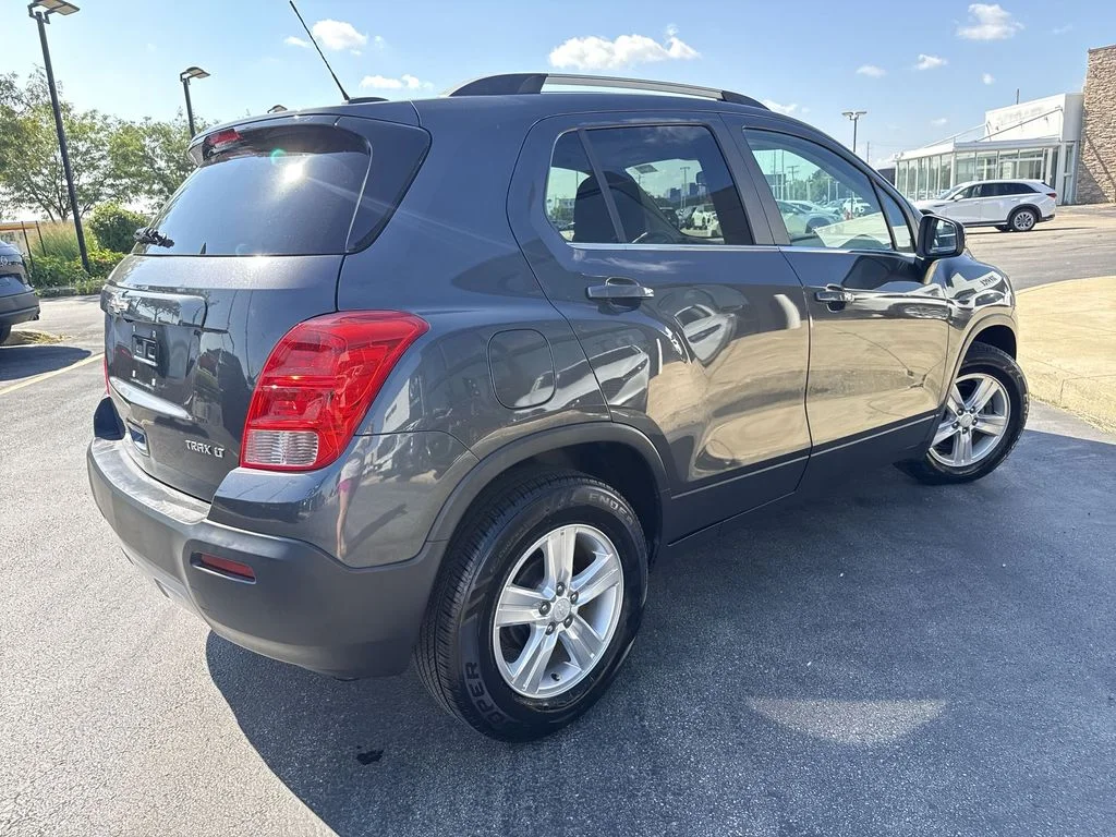 Used 2016 Gray Chevrolet LT image 3