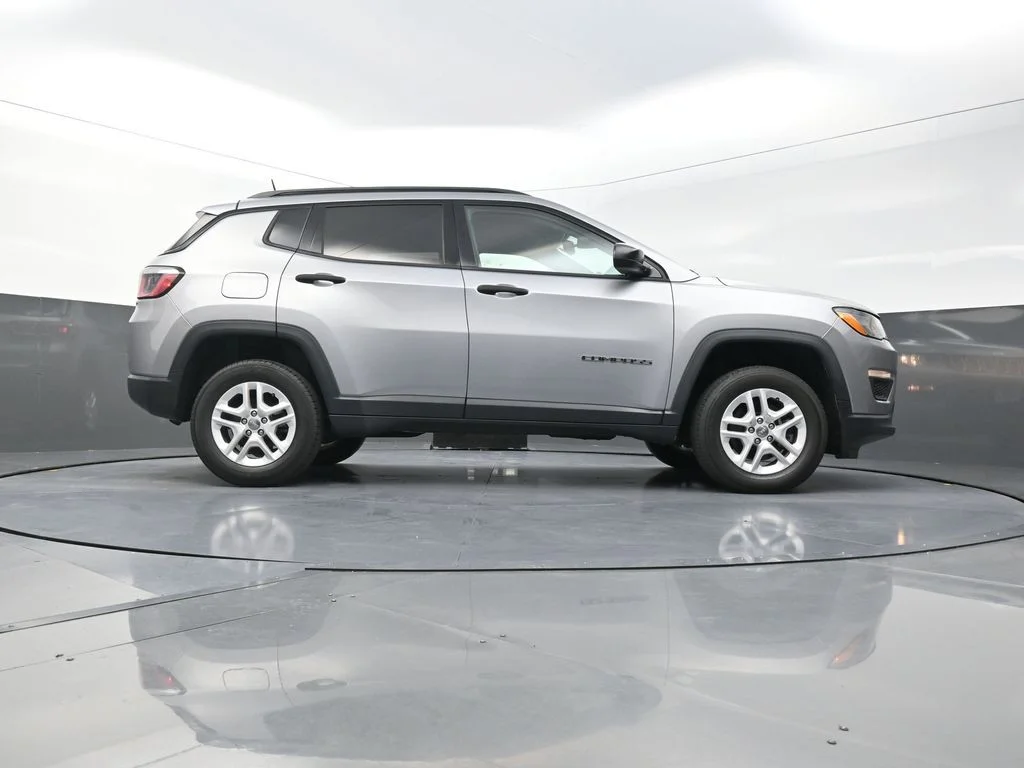 Used 2018 Silver Jeep Sport image 28