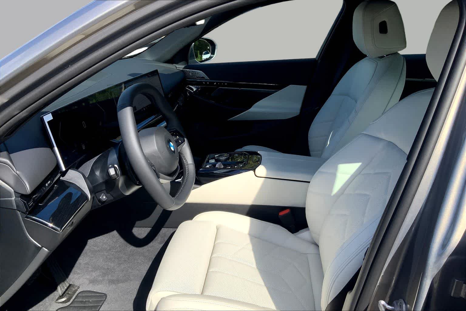 Used 2026 Oxide Grey Metallic BMW 530i image 7