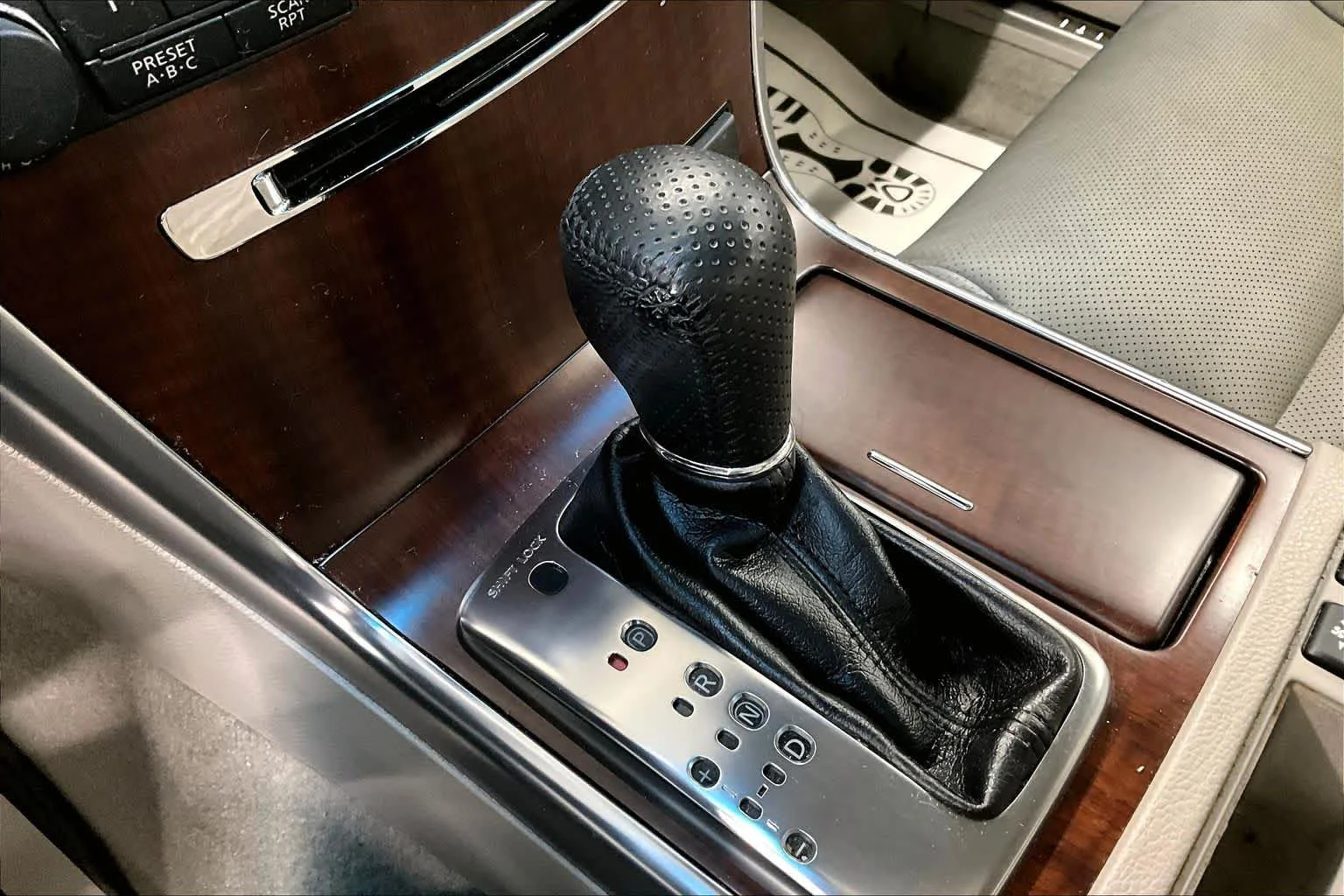 Used 2010 Blue Slate INFINITI  image 16