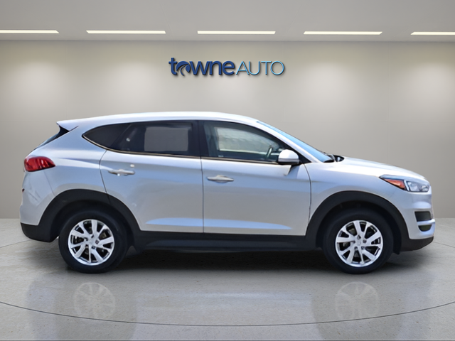 Used 2020 Silver Hyundai SE image 8