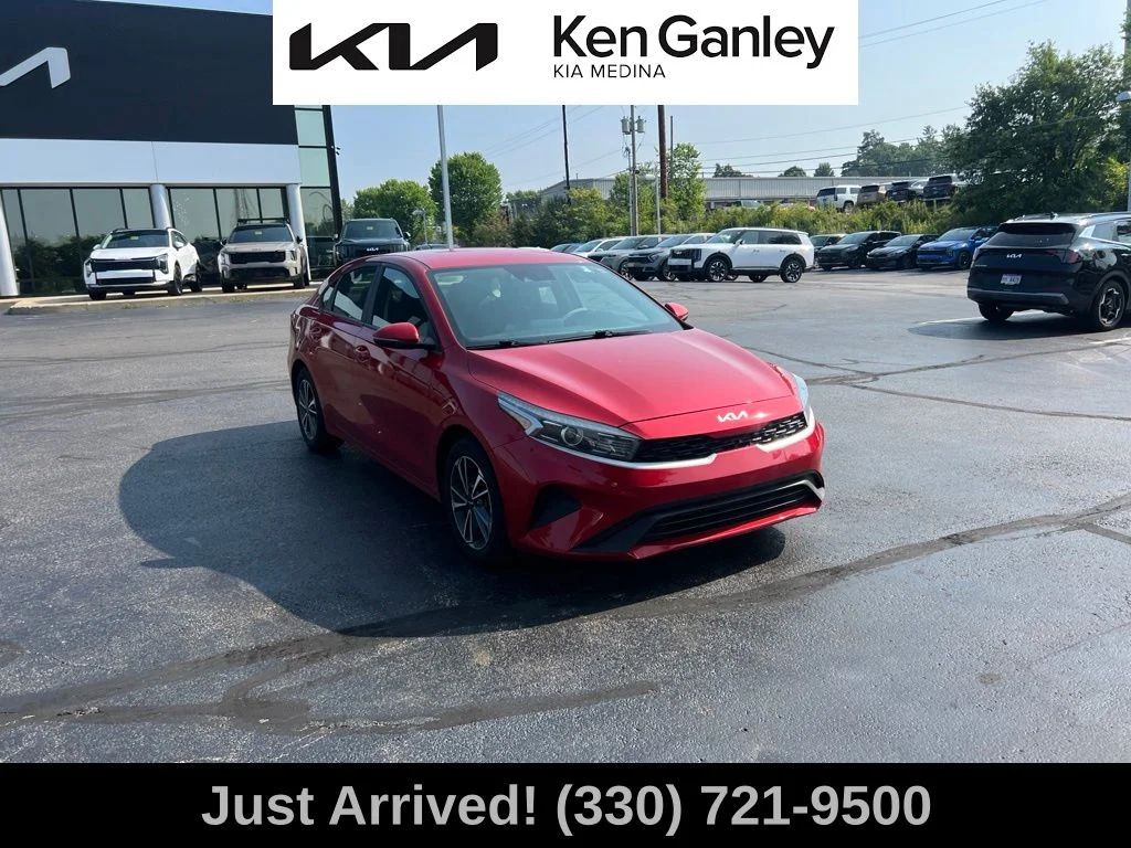 Used 2023 Red Kia LXS image 3