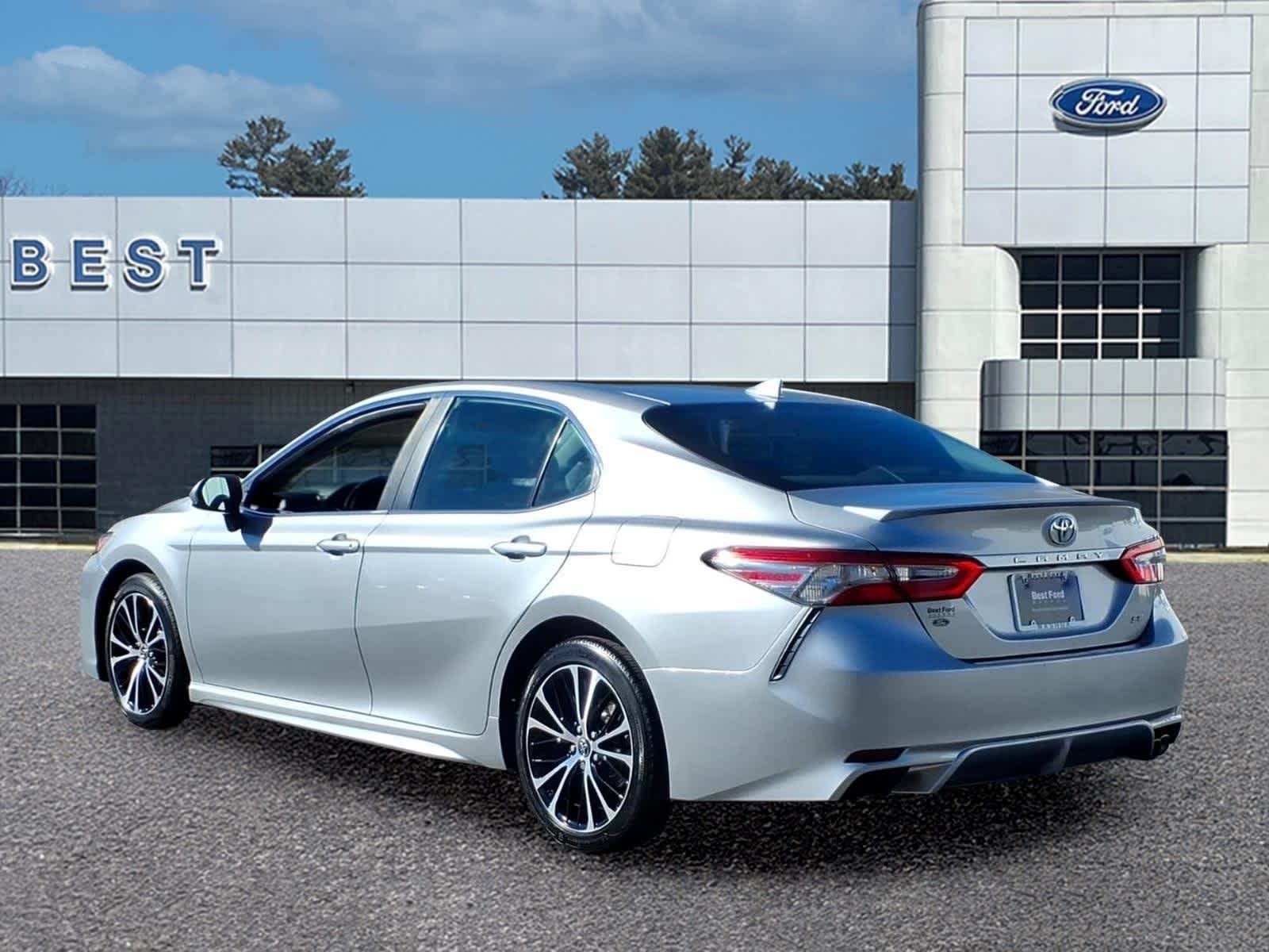 Used 2019 Celestial Silver Metallic Toyota SE image 4
