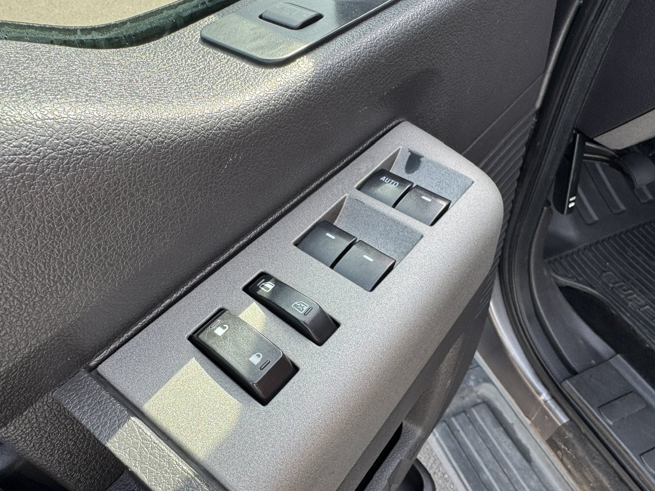Used 2011 Gray Ford  image 10