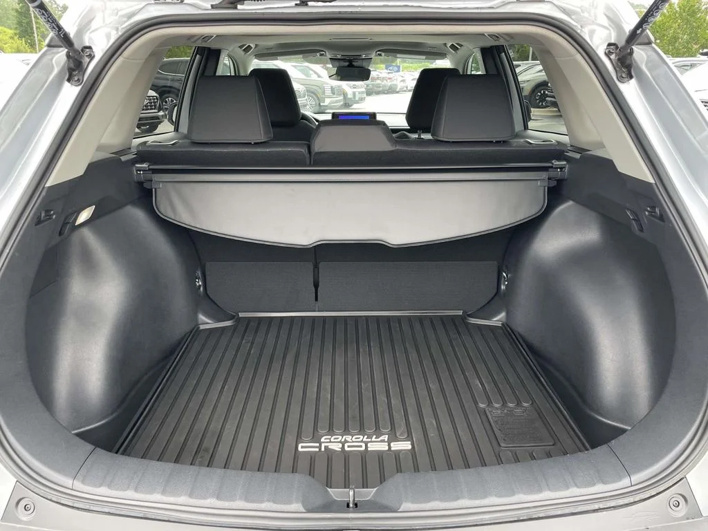 2025 Toyota Corolla Cross LE - Photo 29