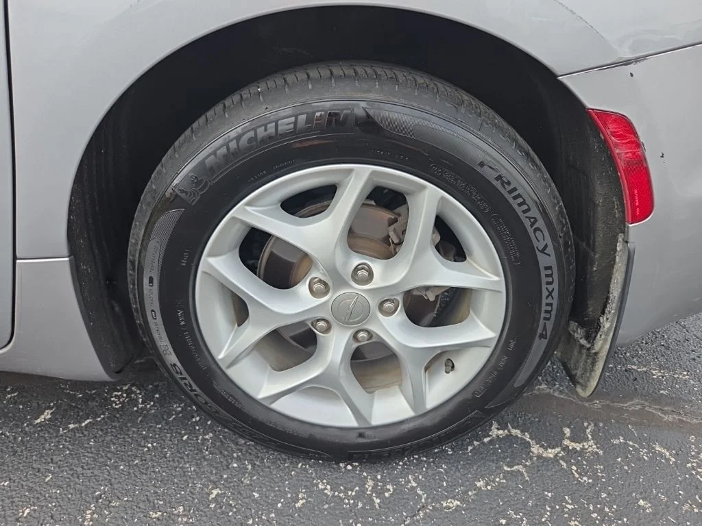 Used 2019 Silver Chrysler Touring L image 18