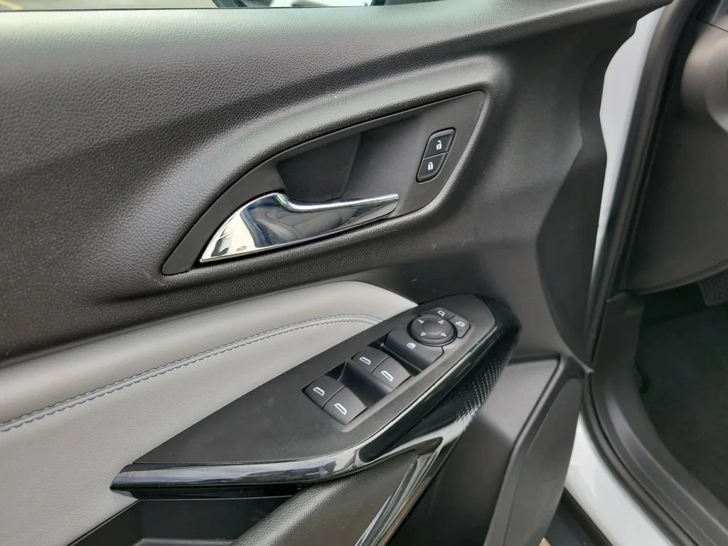 Used 2025 Summit White Chevrolet LT image 23