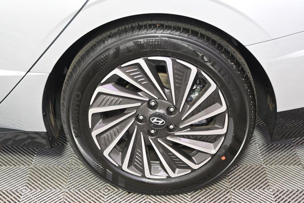 New 2026 Silver Hyundai SEL image 20