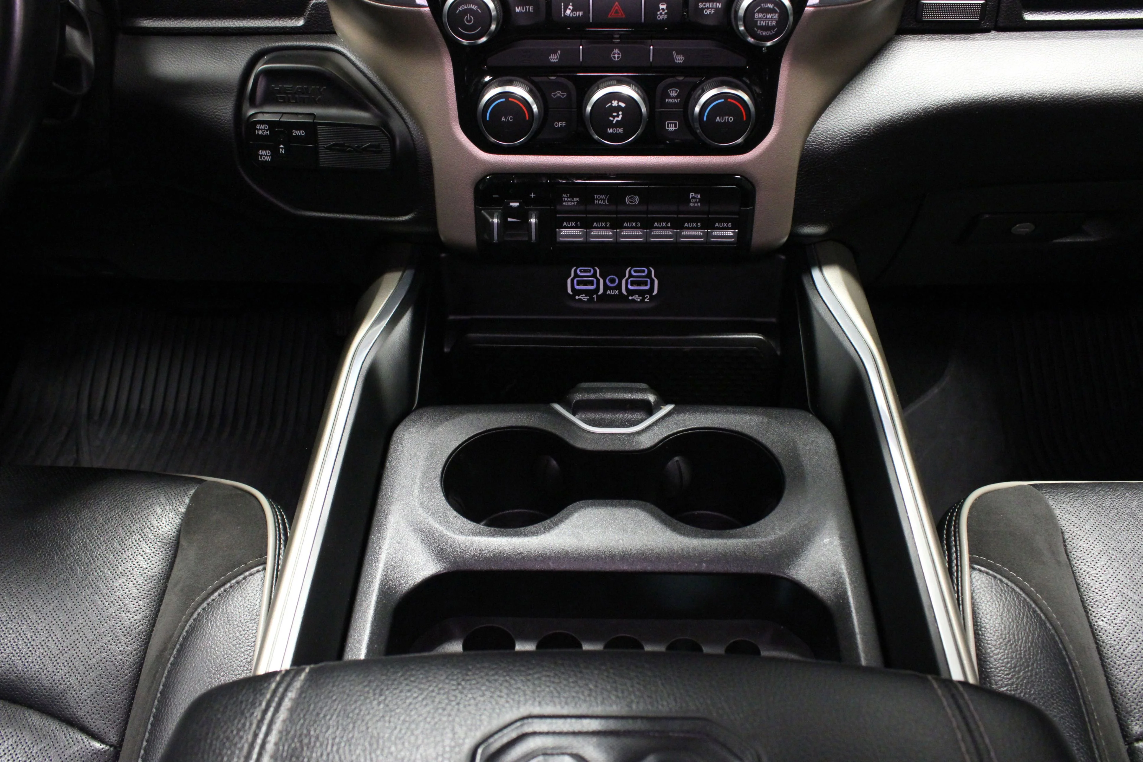 Used 2023 Granite Crystal Metallic Clearcoat Ram Laramie image 22