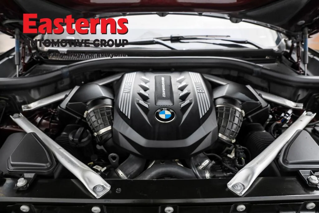 Used 2022 Red BMW M50i image 7