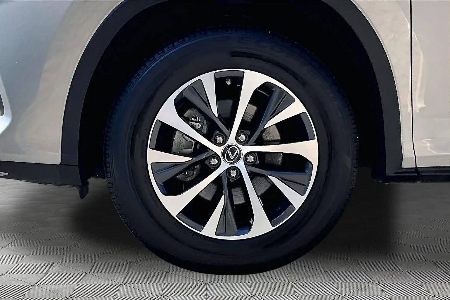 Used 2020 Atomic Silver Lexus  image 21