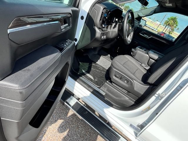 Used 2025 Summit White Chevrolet LT image 18