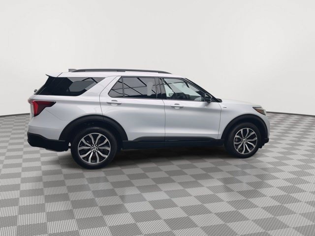 Used 2026 Space White Metallic Ford ST-Line image 44