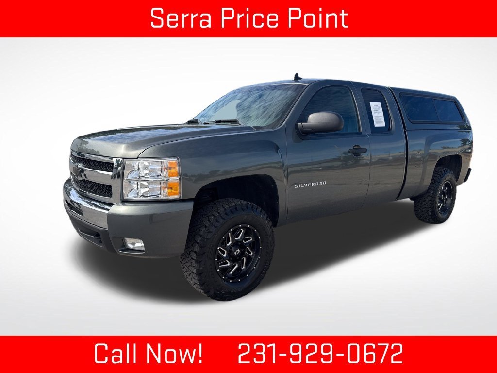 Used 2011 STEEL GREEN METALLIC Chevrolet LT image 1