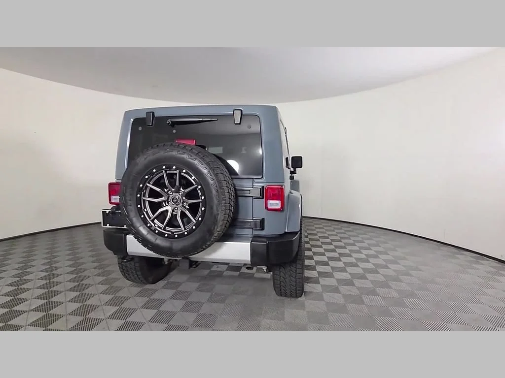 Used 2015 Anvil Clearcoat Jeep Sahara image 42