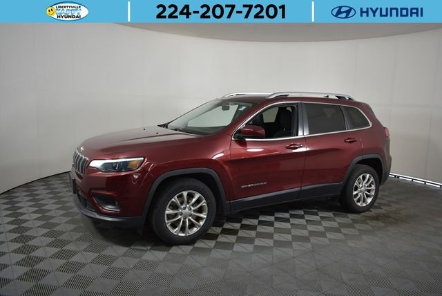 Used 2019 Red Jeep Latitude image 1