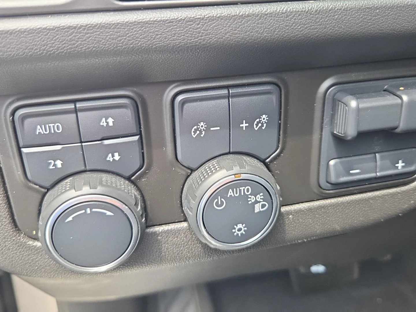 Used 2021 EMPIRE BEIGE METALLIC Chevrolet LT image 10