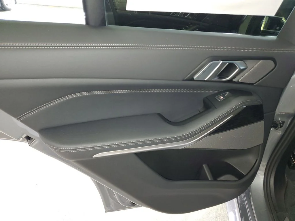 Used 2026 Gray BMW sDrive40i image 9