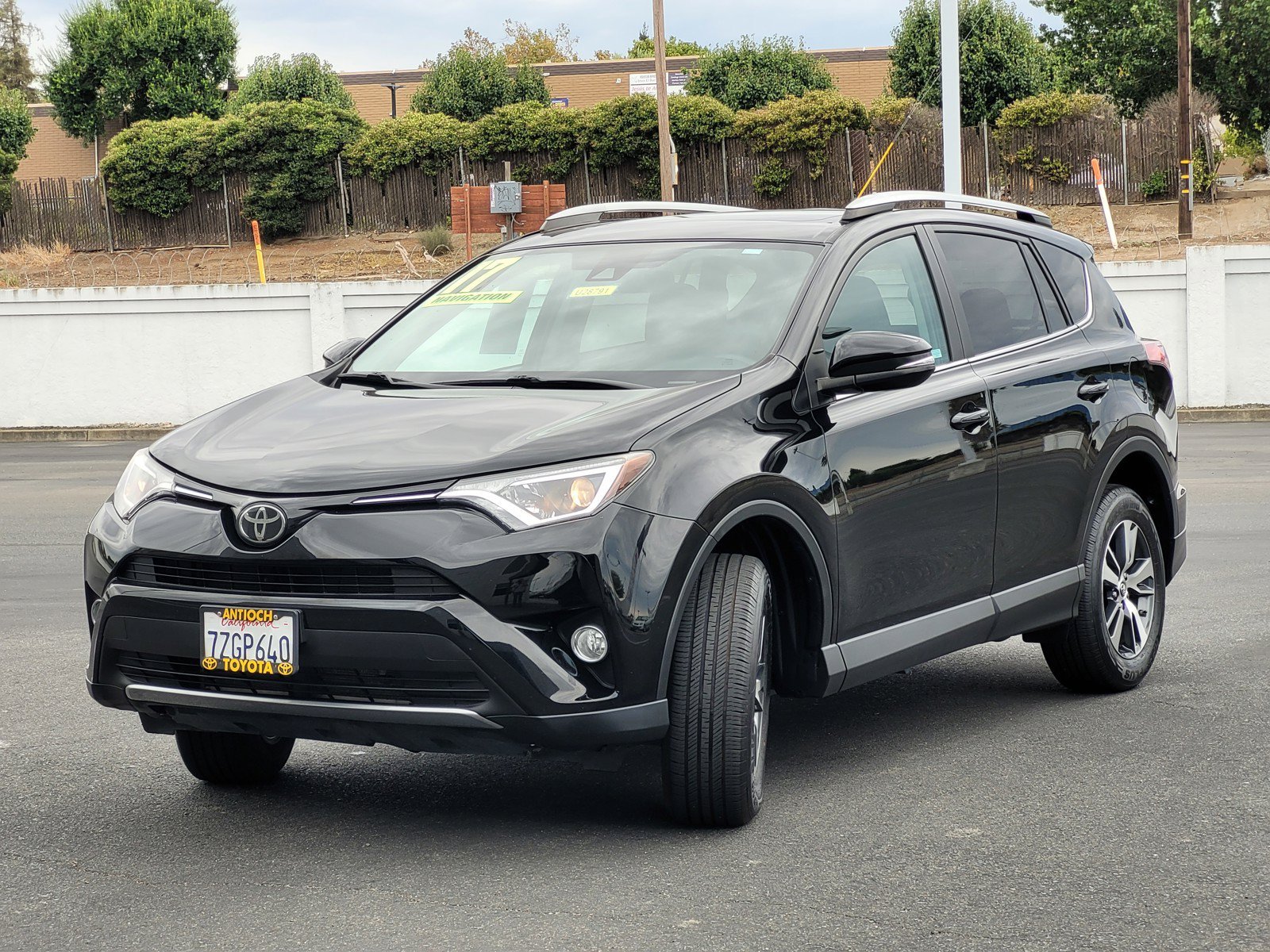 Used 2017  Toyota XLE image 8