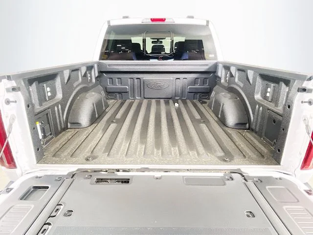 New 2026 Star White Metallic Tri-Coat Ford King Ranch image 28