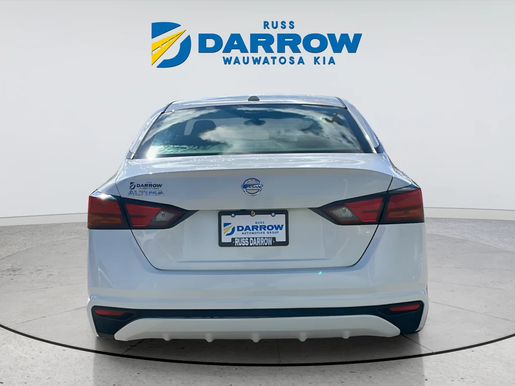 Used 2019 White Nissan 2.5 S image 4