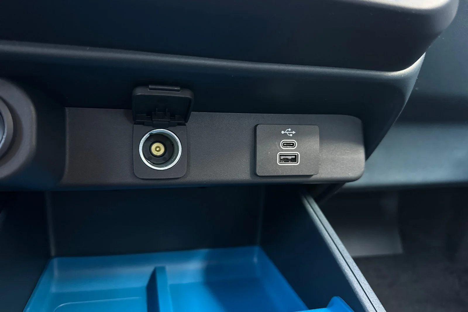 New 2026 Carbonized Gray Metallic Ford XLT image 26